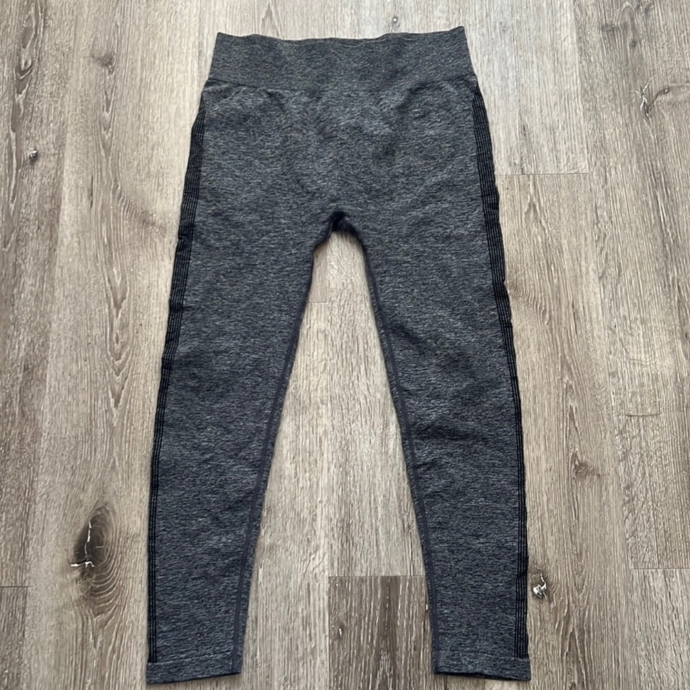 Love Tree gray leggings with black detailing. Size large EUC